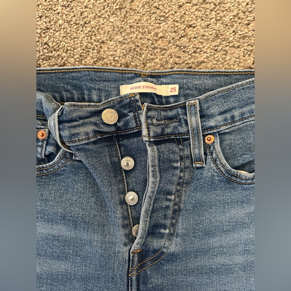 Levi straight leg cropped jeans, never worn, size 25